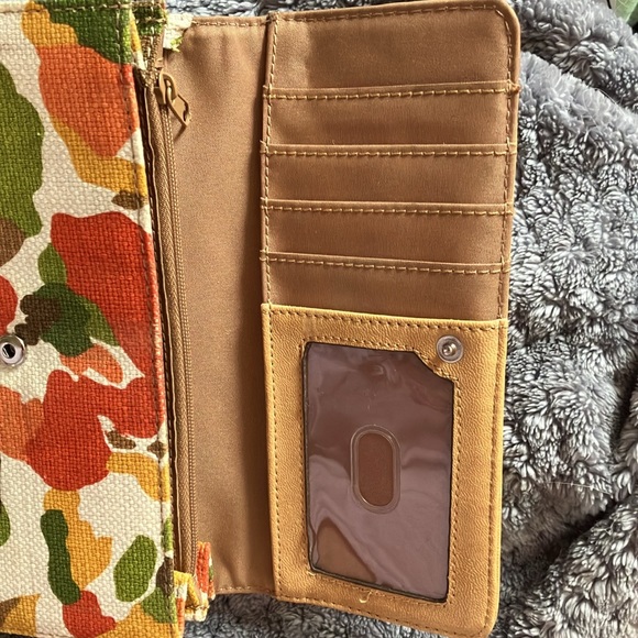 Relic wallet new without tags. Excellent/new condition - Picture 4 of 4